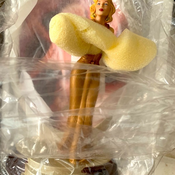marilyn monroe plate